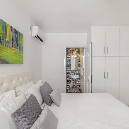 Villa Rabia - Elegant Sea-view Retreat In Mousata, Kefalonia *